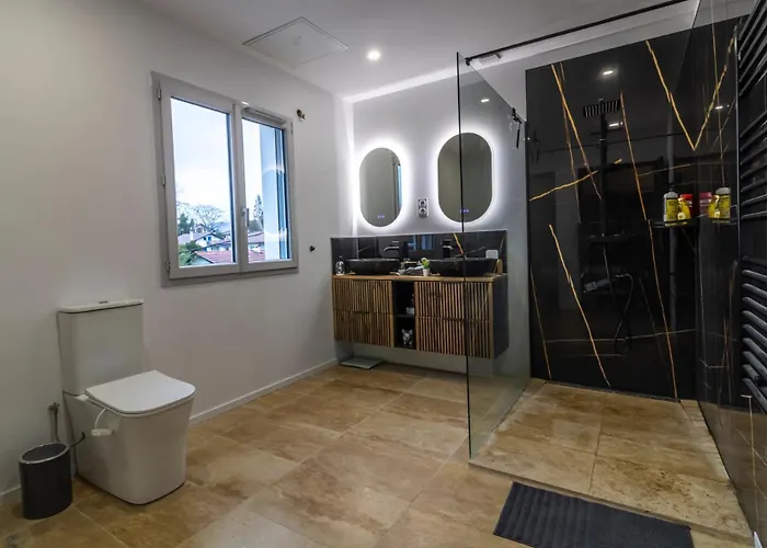 chambre avec salle de bain privative